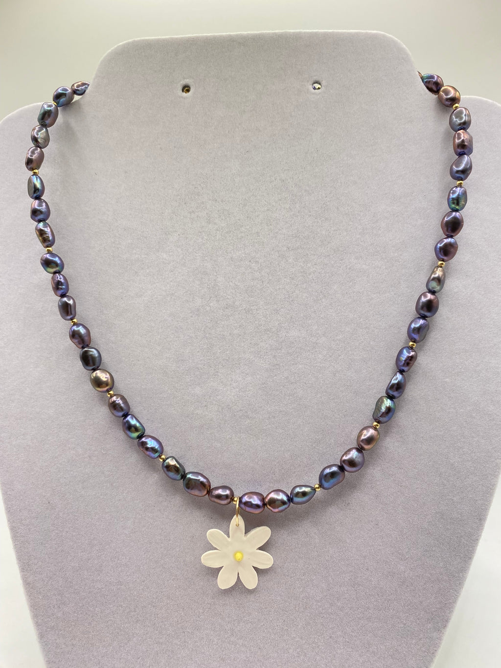 Collier Emblème - perles d'eau douce teintées