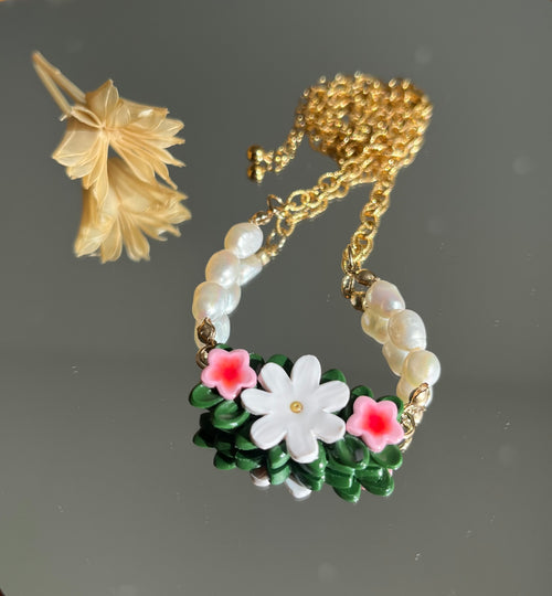 Ensemble collier Manava + boucles d’oreilles Tipanier