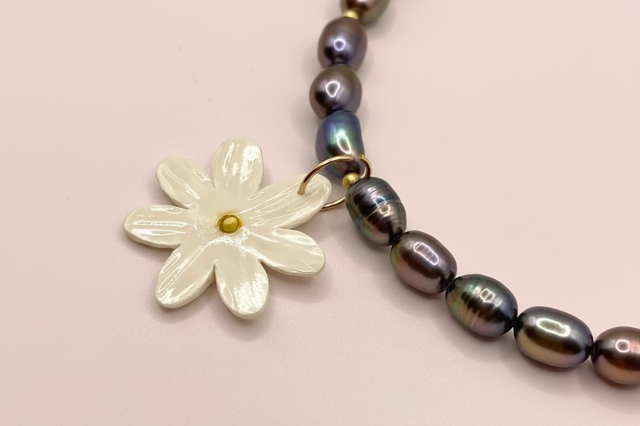 Collier Emblème - perles d'eau douce teintées